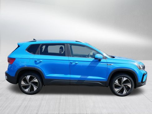 Certified 2023 Volkswagen Taos SE w/ Panoramic Sunroof Package AWD/4WD image 8