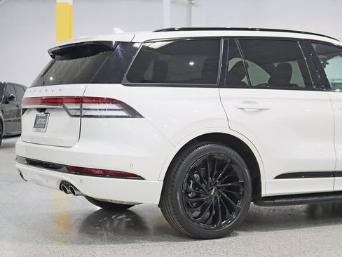 Used 2023 Lincoln Aviator Reserve w/ Equipment Group 201A image 9
