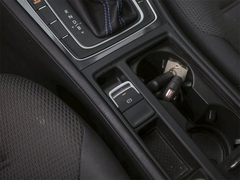 Used 2019 Volkswagen e-Golf SE w/ Driver Assistance Package image 24