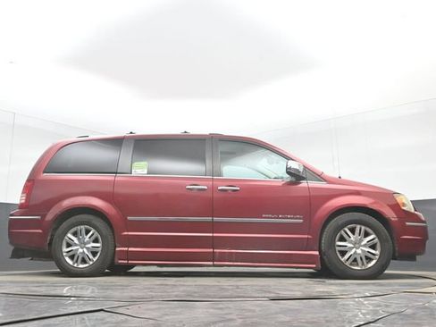 Used 2010 Chrysler Town & Country Limited FWD image 37