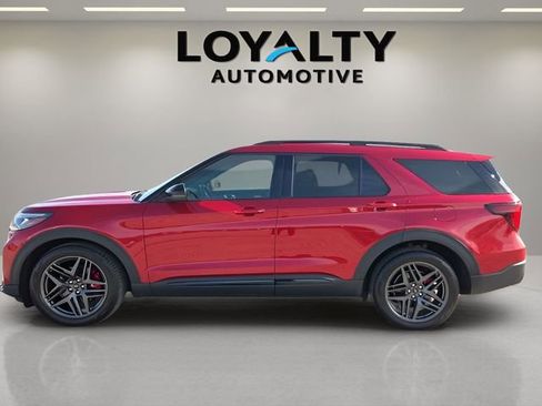 Used 2025 Ford Explorer ST image 2