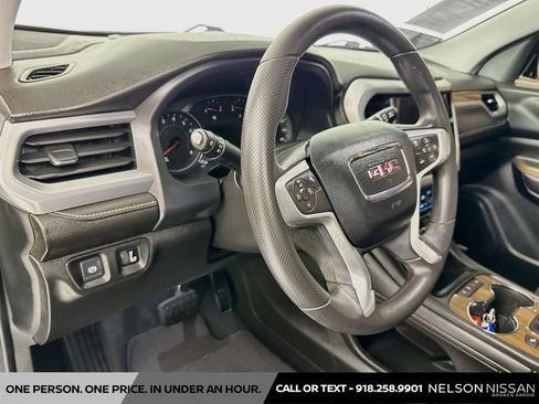 Used 2023 GMC Acadia SLE w/ Driver Convenience Package FWD image 9