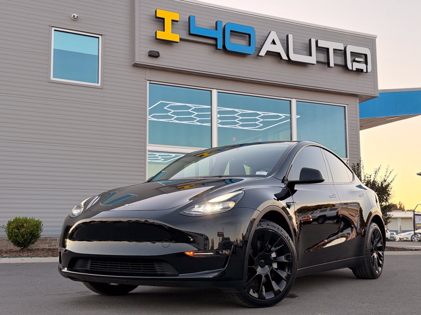 Used 2024 Tesla Model Y Long Range AWD/4WD image 1