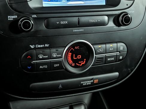 Used 2017 Kia Soul + FWD image 26