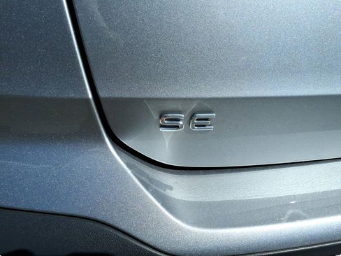 Certified 2025 Volkswagen Taos SE image 8