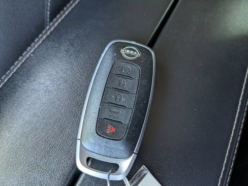 Used 2024 Nissan Rogue SV FWD image 33