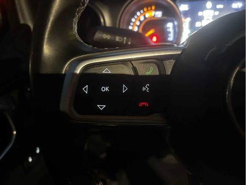 Used 2020 Jeep Wrangler Unlimited Sahara image 25