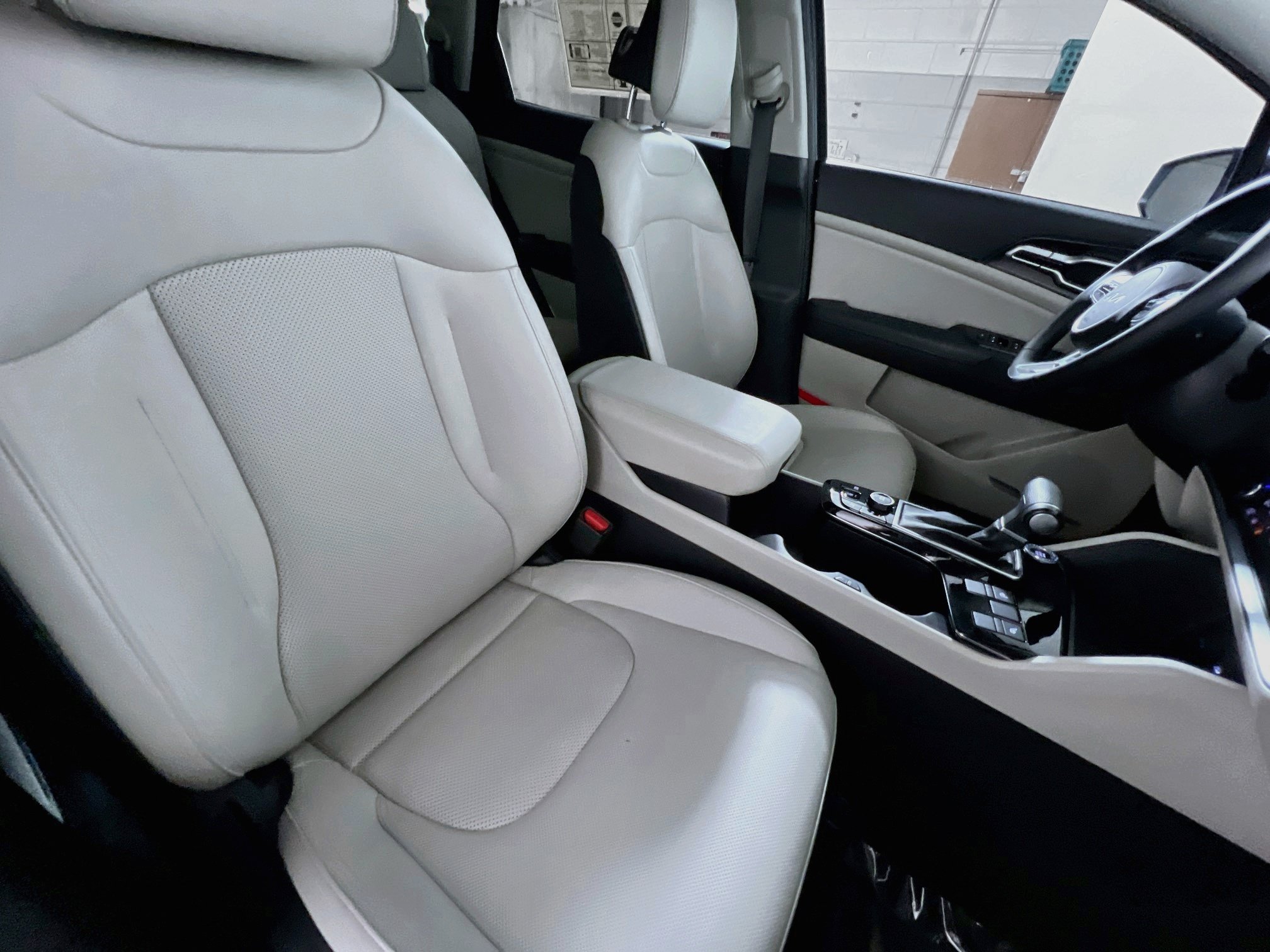Used 2025 Kia Sportage EX w/ Premium Package FWD image 31