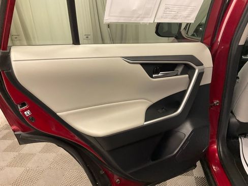 Used 2020 Toyota RAV4 XLE image 29