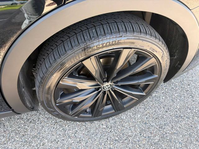Used 2025 Toyota Crown AWD/4WD image 6
