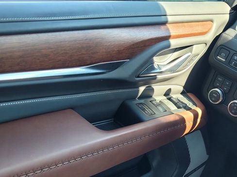 Used 2023 GMC Yukon XL Denali Ultimate image 36