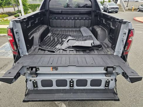Used 2025 Chevrolet Silverado EV RST AWD/4WD image 13