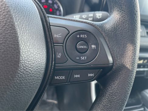 Used 2021 Toyota RAV4 LE image 19