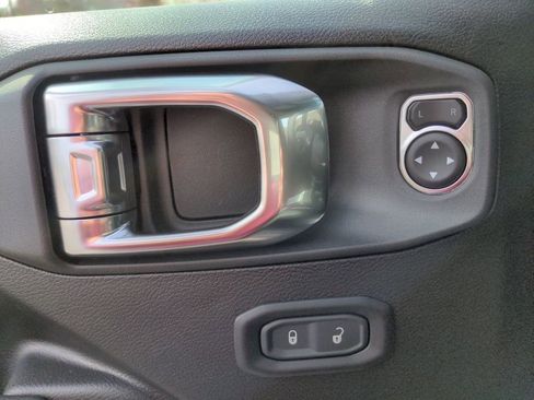 New 2025 Jeep Gladiator Willys image 12