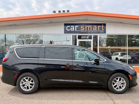 Used 2023 Chrysler Voyager LX FWD image 2