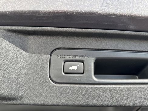 Certified 2023 Honda Pilot Touring image 9