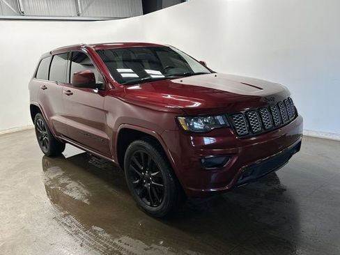 Used 2018 Jeep Grand Cherokee Altitude image 32