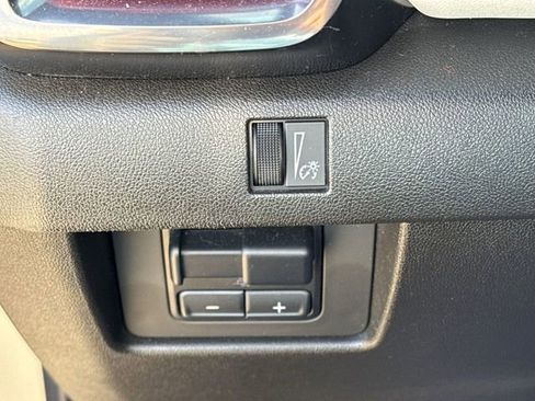 Used 2024 GMC Canyon AT4X image 20