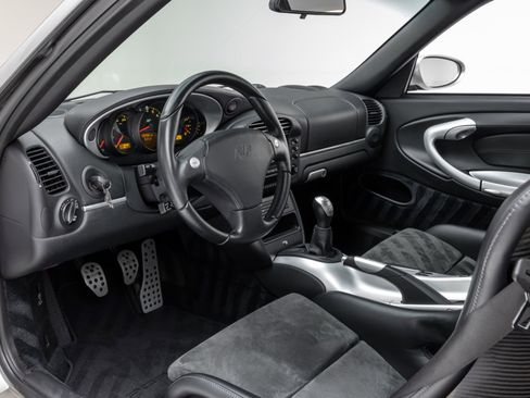 Used 2003 Porsche 911 GT2 RWD image 8