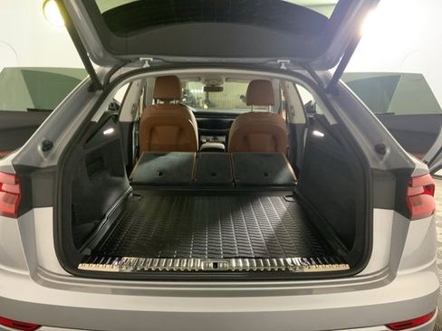 Used 2022 Audi Q8 Premium image 35