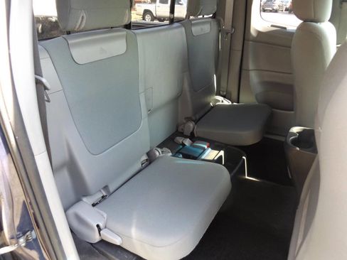 Used 2013 Toyota Tacoma 4x4 Access Cab V6 w/ SR5 Pkg image 18