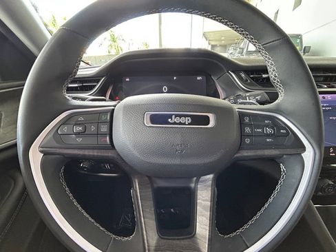 Used 2023 Jeep Grand Cherokee L Limited image 15