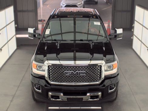 Used 2016 GMC Sierra 2500 Denali w/ Suspension Package, Off-Road AWD/4WD image 9
