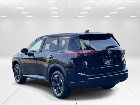 Used 2025 Nissan Rogue SV FWD image 4