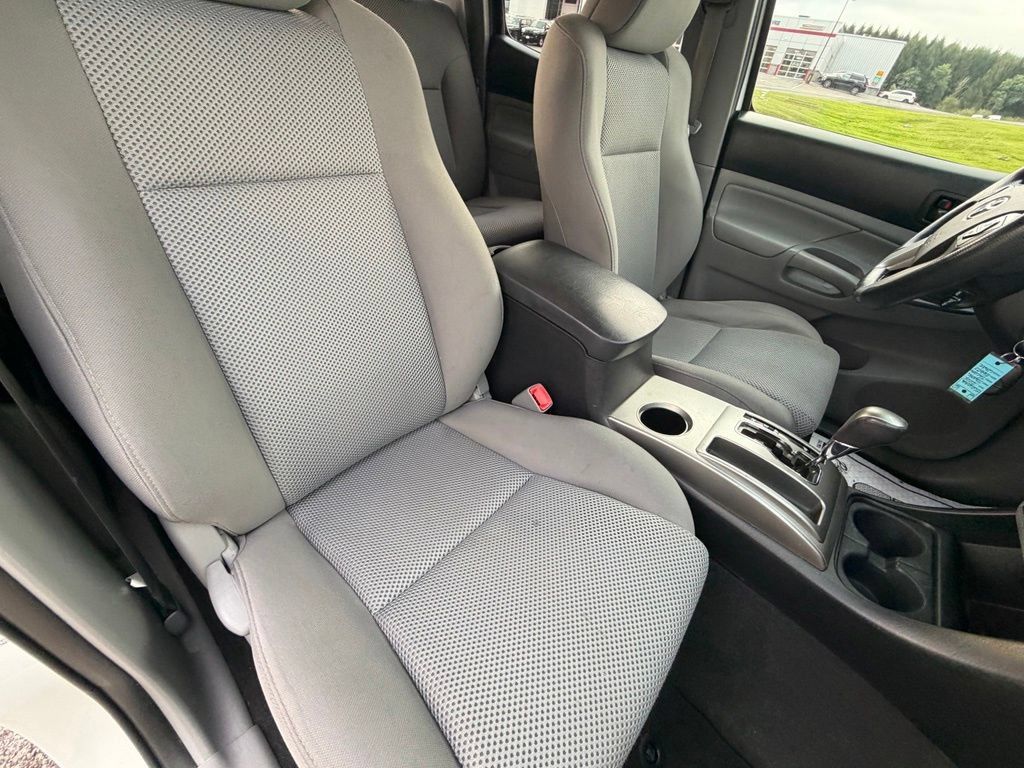 Used 2015 Toyota Tacoma 4x4 Double Cab w/ TRD Sport Package image 38