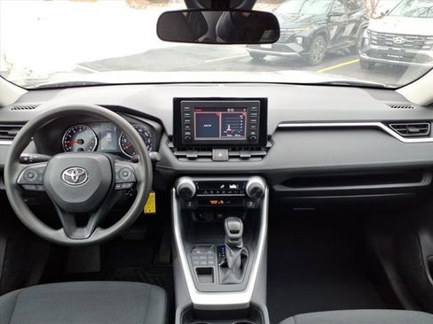 Used 2019 Toyota RAV4 LE w/ Carpet Mat Package image 16