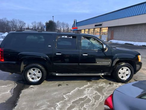 Used 2007 Chevrolet Suburban LT w/ LT Preferred Equipment Group image 4