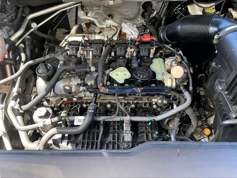 Certified 2024 Volkswagen Atlas Cross Sport SE FWD image 31