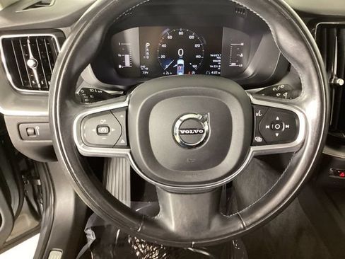 Used 2018 Volvo XC60 T5 Momentum w/ Vision Package AWD/4WD image 21