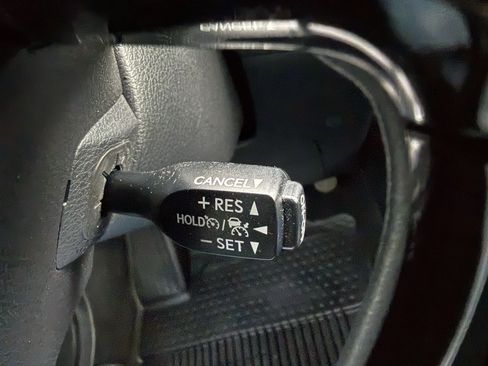 Used 2021 Toyota C-HR XLE image 26