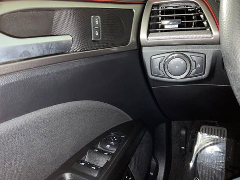 Used 2019 Ford Fusion SE FWD image 20