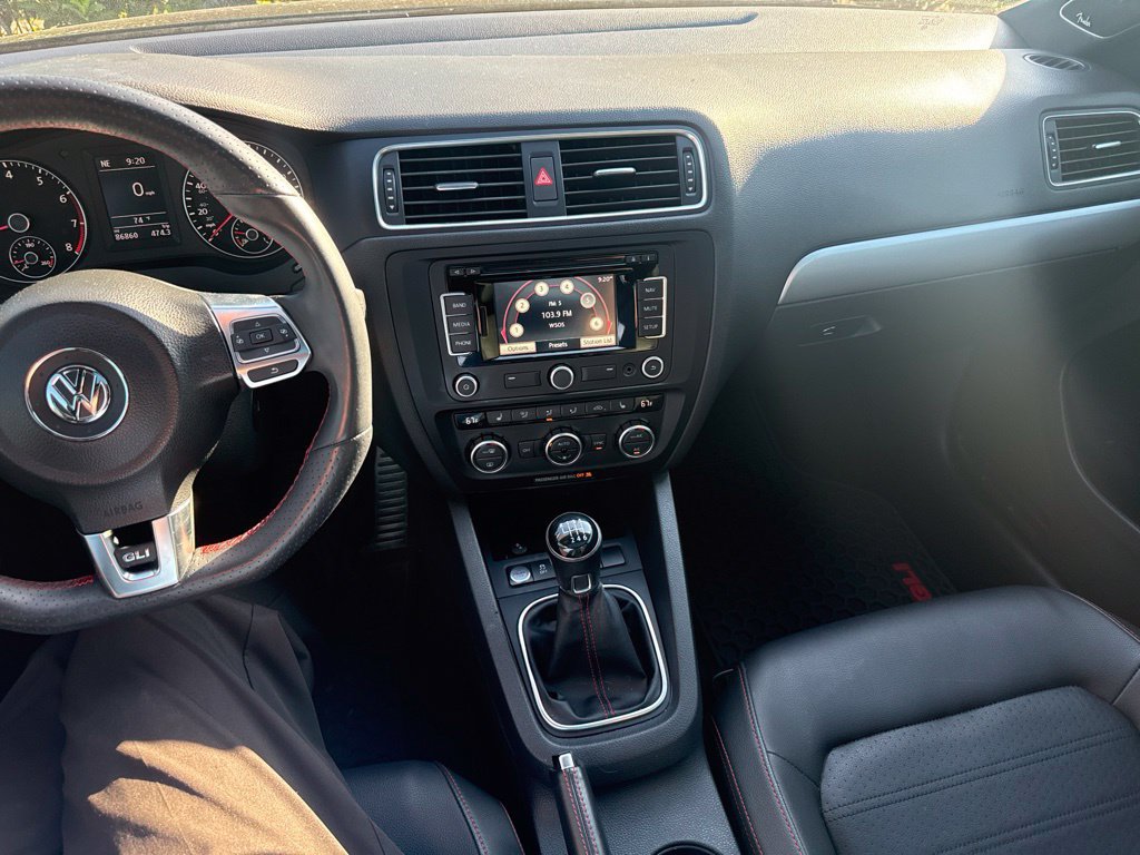 Used 2013 Volkswagen Jetta GLI FWD image 13