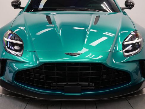 Used 2025 Aston Martin V8 Vantage Coupe image 36
