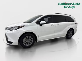 Used 2022 Toyota Sienna LE video 2