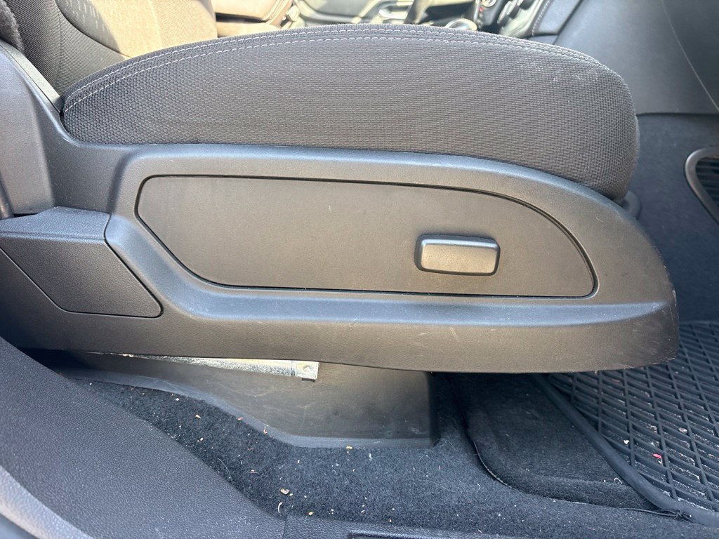 Used 2016 GMC Acadia SLE FWD image 22