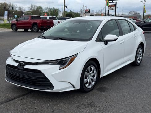Used 2023 Toyota Corolla LE w/ Carpet Mat Package (TMS) FWD image 4