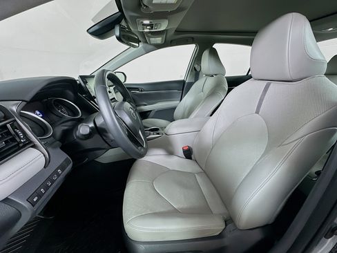 Used 2023 Toyota Camry XLE w/ Navigation Package image 13