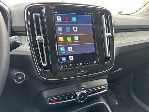 Certified 2025 Volvo XC40 B5 Core image 22