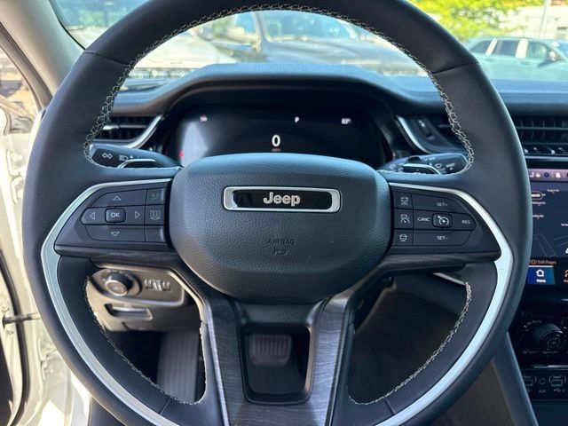 Used 2023 Jeep Grand Cherokee L Limited w/ Luxury Tech Group II AWD/4WD image 10