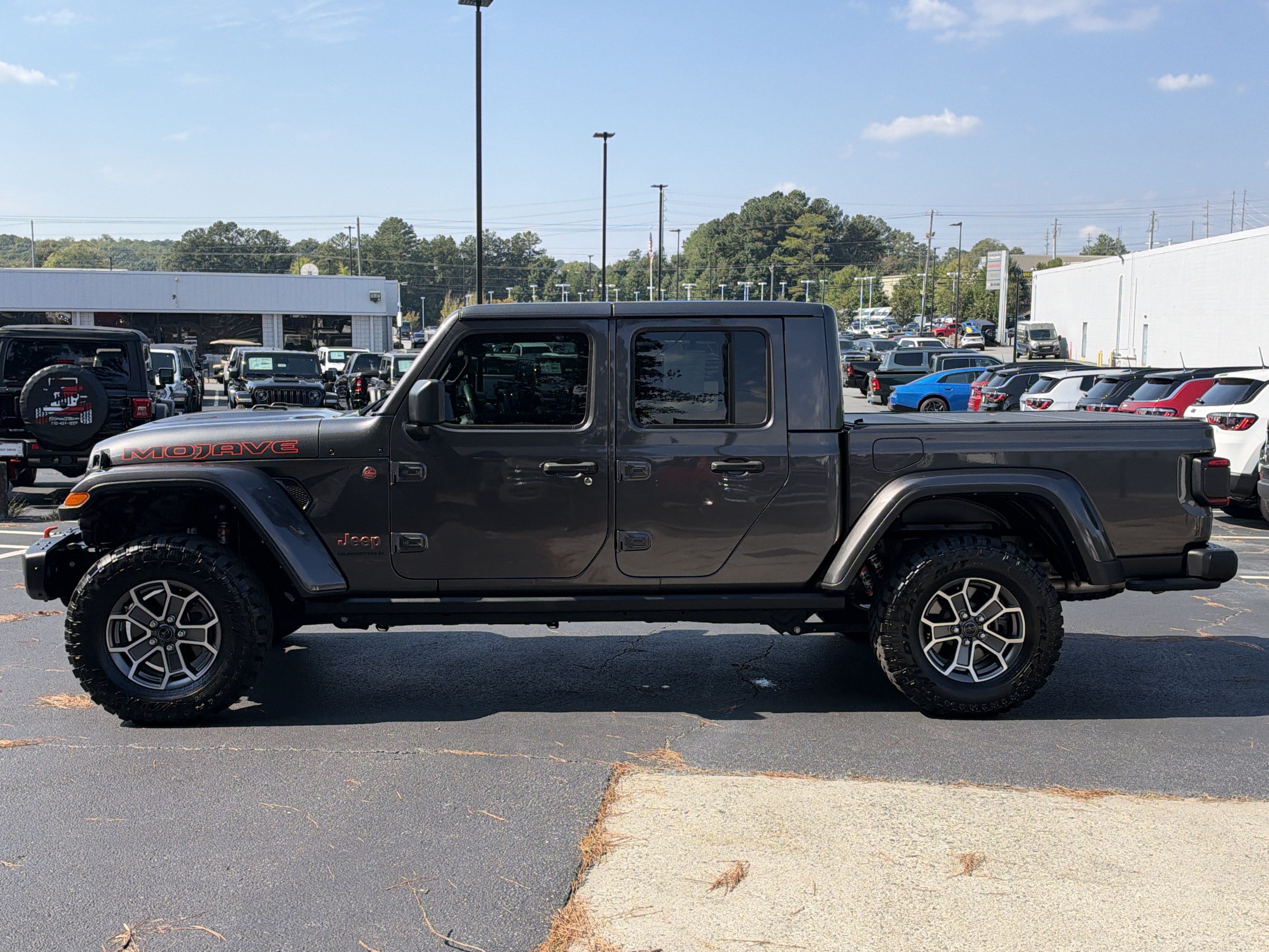 Used 2024 Jeep Gladiator Mojave AWD/4WD image 4
