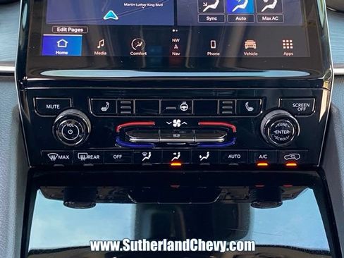 Used 2023 Jeep Grand Cherokee Limited w/ Black Appearance Package AWD/4WD image 32