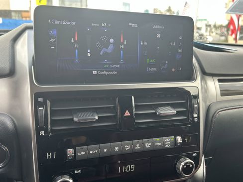 Used 2023 Lexus GX 460 Premium w/ Premium Package image 17