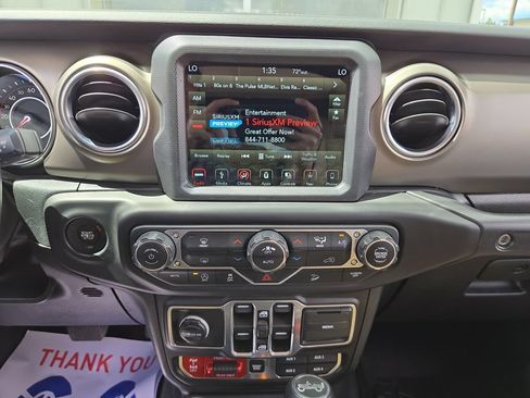 Used 2018 Jeep Wrangler Unlimited Rubicon AWD/4WD image 22