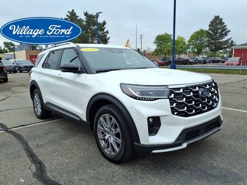 Certified 2025 Ford Explorer Platinum AWD/4WD image 4