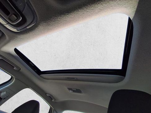 Used 2025 Hyundai Elantra SEL image 16