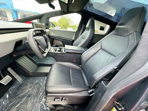 Used 2024 Tesla Cybertruck AWD Crew Cab image 19